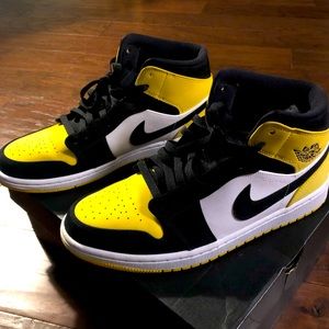 Air Jordan 1 Mid size 10.5